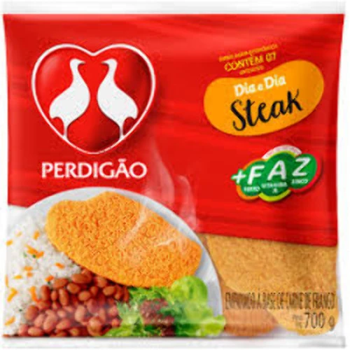EMPANADO DE FRANGO STEAK PERDIGÃO DIA A DIA PACOTE 700G 7 UNIDADES EMBALAGEM ECONÔMICA