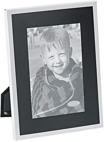 PORTA RETRATO DE ALUMINIUM NATURAL FUNDO PRETO 10 X 15CM